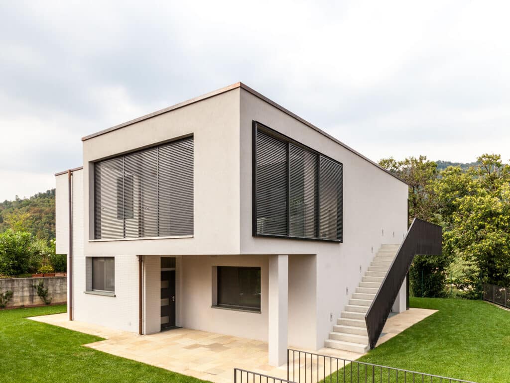 villa con infissi alluminio