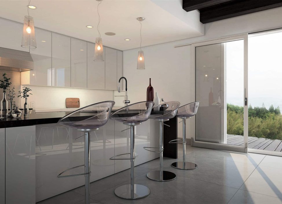 Cucina con porta finestra scorrevole in pvc